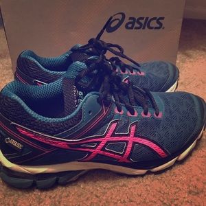 ASICS running shoes size 6.5